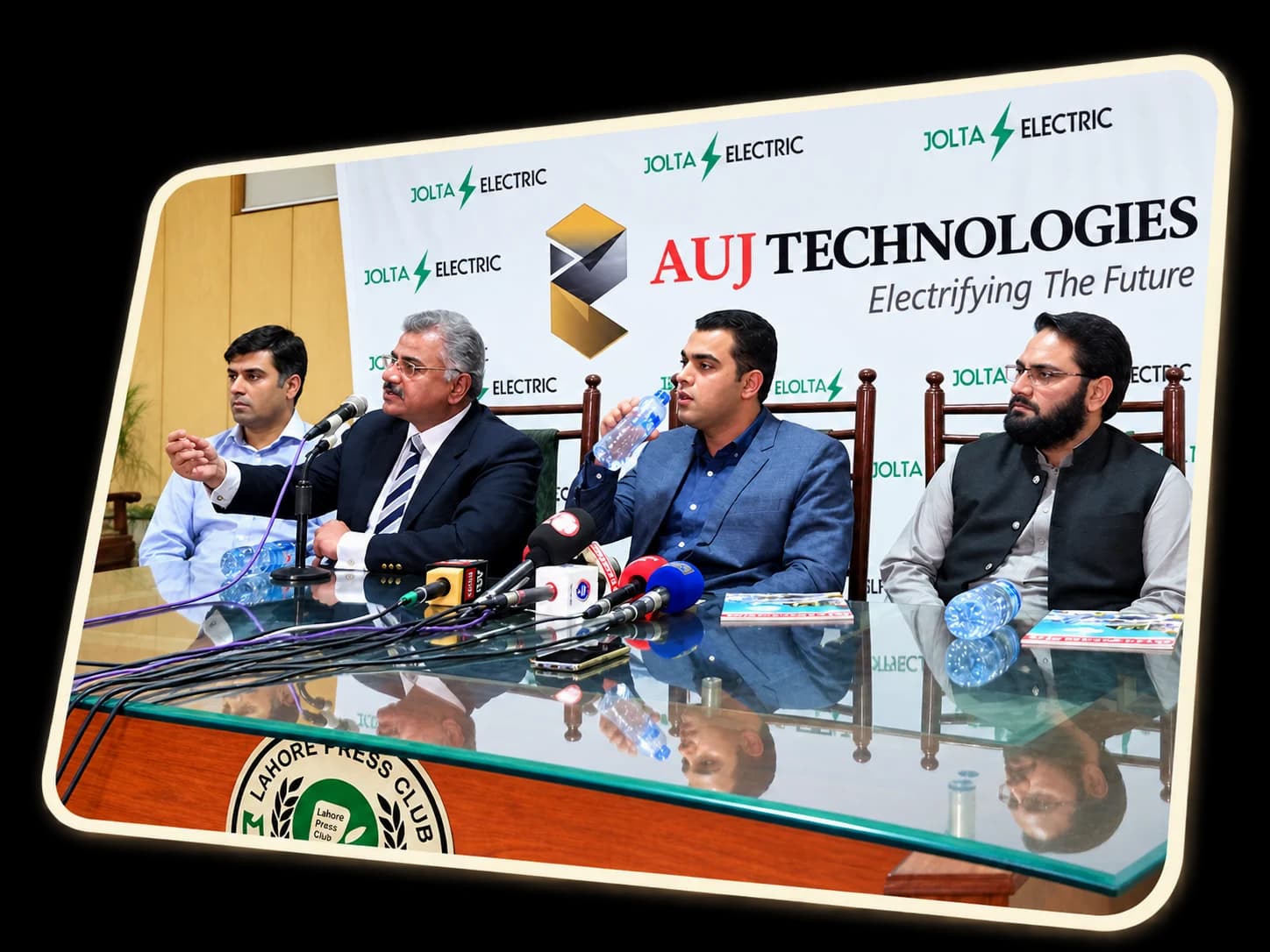 Irfan Ahmed speaking about electric mobility at Lahore Press Club